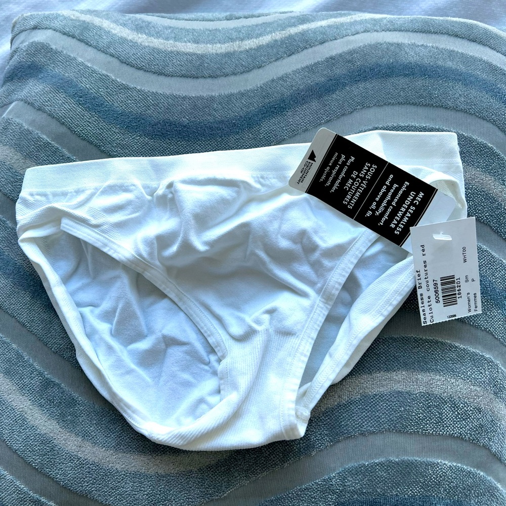 ❤️ Seamless white sports briefs by MEC, dry fit
